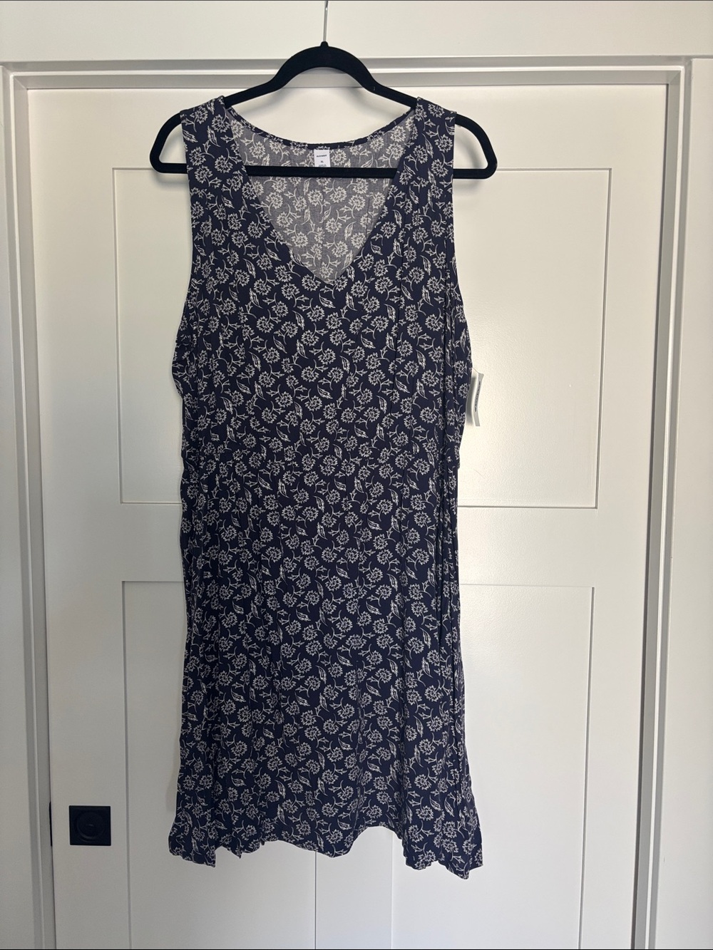 Old Navy Navy and White Floral V-Neck Tunic